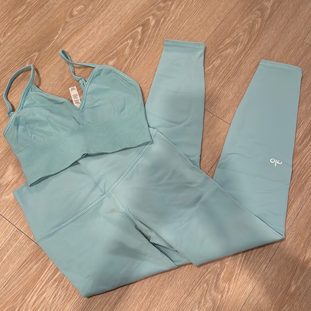 Women’s mint blue alo set